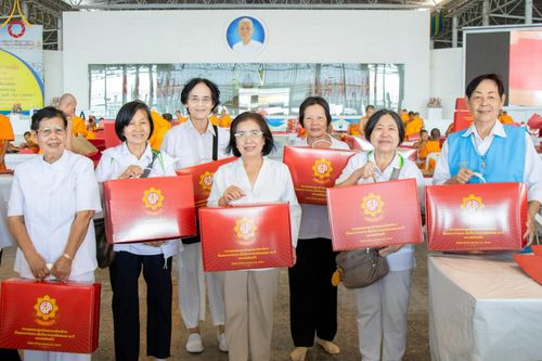 ภาพ No.211010:วันที่ 15 มีนาคม พ.ศ. 2568  บุญบรรจุกล่องไทยธรรม เพื่อถวายแด่พระสังฆาธิการ 40,000 กว่าวัดทั่วไทย ในวันคุ้มครองโลก 22 เมษายน พ.ศ. 2568