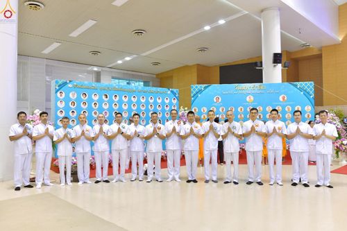 ภาพ No.233904:วันเสาร์ที่ 19 กรกฎาคม พ.ศ.2568 วันมหารำลึก ครั้งที่ 35 พิธีรำลึกถึงนักสร้างบารมี , พิธีสวดพระพุทธมนต์ , พิธีทอดผ้าบังสกุลและถวายไทยธรรม วัดพระธรรมกาย