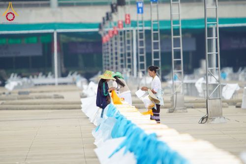 ภาพ No.217872:วันที่ 10-14 เมษายน พ.ศ. 2568 เจ้าหน้าที่อาสาสมัคร เตรียมงานวันคุ้มครองโลก ชุดที่ 2 วัดพระธรรมกาย จ.ปทุมธานี