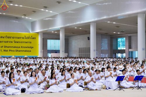 ภาพ No.177712:พิธีตักบาตรและพิธีบูชาข้าวพระ ในวันอาทิตย์ต้นเดือนที่ 1 ธันวาคม พ.ศ. 2567 ณ สภาธรรมกายสากล วัดพระธรรมกาย