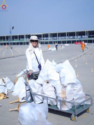 ภาพ No.208218:V.55 สารพัดV สารพัดดี ที่วัดพระธรรมกาย ในโครงการธรรมยาตรา กตัญญูบูชา มหาปูชนียาจารย์ พระมงคลเทพมุนี (สด จนฺทสโร) พระผู้ปราบมาร อนุสรณ์สถาน 7 แห่ง ปีที่ 13 ระหว่างวันที่ 2-31 มกราคม พ.ศ. 2568