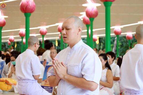 ภาพ No.228985:วันเสาร์ที่ 14 มิถุนายน พ.ศ. 2568 พิธีเวียนประทักษิณ , พิธีขอขมารับผ้าไตร ในโครงการบรรพชาอุปสมบทหมู่ ผู้บริหารรุ่นที่ 15 และ อุดมศึกษา รุ่นที่ 52 ณ โบสถ์พระไตรปิฎก วัดพระธรรมกาย