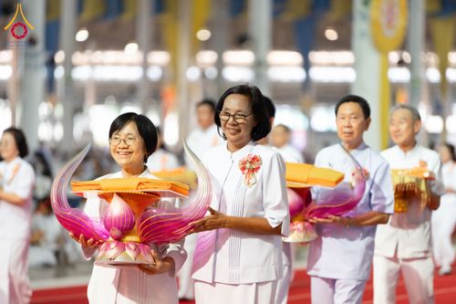 ภาพ No.134429:พิธีทอดผ้าป่าสมทบ มหาสังฆทาน 10,000 วัด ทั่วไทย วันอาทิตย์ต้นเดือนที่ 7 เมษายน พ.ศ.2567 ณ ห้องแก้วสารพัดนึก 1 สภาธรรมกายสากล  วัดพระธรรมกาย จ.ปทุมธานี