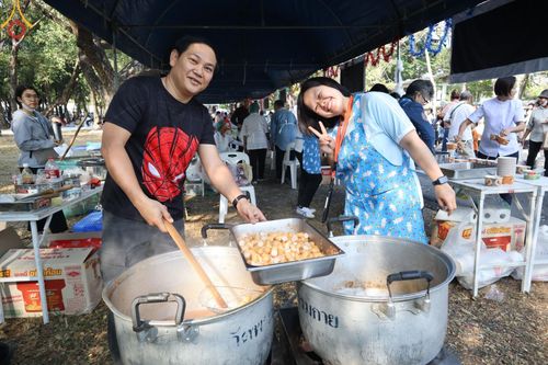 ภาพ No.193991:วัดพระธรรมกาย จัดงานวันเด็กแห่งชาติ ประจำปี พ.ศ.2568 ออกร้านอาหาร 200 ร้าน มอบของขวัญหลายหมื่นชิ้น วันที่ 12 มกราคม พ.ศ. 2568 วัดพระธรรมกาย อ.คลองหลวง จ.ปทุมธานี