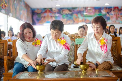 ภาพ No.162855:โครงการกฐินสามัคคีทั่วไทย 30,000 วัด บูชาธรรม 80 ปี หลวงพ่อธัมมชโย โดย คณะศิษยานุศิษย์วัดพระธรรมกาย ณ วัดโบสถ์บน จ.นนทบุรี วันที่ 19 ตุลาคม พ.ศ. 2567