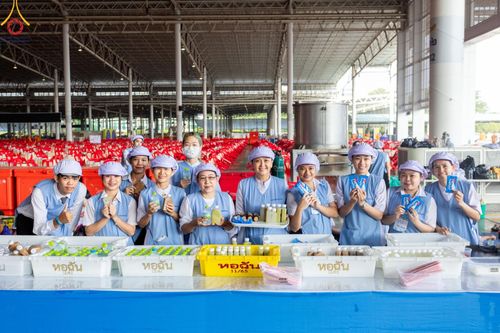 ภาพ No.58945:V.40 ภัตตาหารพระหมื่นวัด เราจัดให้ การปฏิบัติงานของเจ้าหน้าที่และอาสาสมัคร เพื่อรับบุญในการถวายภัตตาหาร แด่คณะสงฆ์ 10,000 กว่าวัดทั่วประเทศ ที่มาร่วมงานวันคุ้มครองโลก จันทร์ที่ 22 เมษายน พ.ศ. 2567 ณ วัดพระธรรมกาย