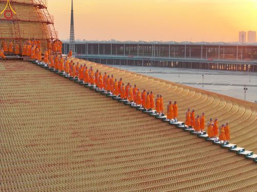 ภาพ No.194622:พิธีปฐมเริ่มสุวรรณรังสรรค์มหาธรรมกายเจดีย์ วันจันทร์ที่ 13 มกราคม พ.ศ. 2568 ณ มหาธรรมกายเจดีย์ วัดพระธรรมกาย จ.ปทุมธานี