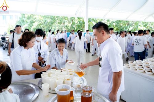 ภาพ No.159280:พิธีบูชาข้าวพระ ในวันอาทิตย์ต้นเดือน วันที่ 6 ตุลาคม พ.ศ. 2567 ณ สภาธรรมกายสากล วัดพระธรรมกาย