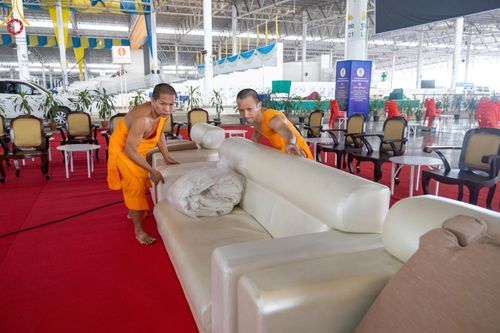 ภาพ No.60648:V.38 ทุ่มพลังเพื่อพ่อครบ 80 ปี ภาพการเตรียมงานของหน่วยงานต่างๆ เพื่อพิธีฉลองอายุวัฒนมงคล 80 ปี หลวงพ่อธัมมชโย และรับถวายมหาสังฆทาน 10,000 กว่าวัดทั่วประเทศ ในวันคุ้มครองโลก วันจันทร์ที่ 22 เมษายน พ.ศ. 2567