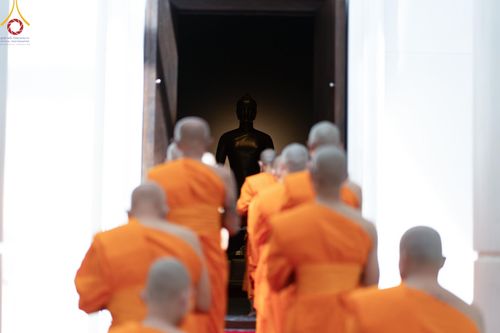 ภาพ No.141459:พิธีบรรพชาอุปสมบท โครงการอุปสมบทหมู่รุ่นผู้บริหาร รุ่นที่ 14 โครงการอุปสมบทหมู่ธรรมทายาท ระดับอุดมศึกษา รุ่นที่ 51 ภาคฤดูฝน ณ โบสถ์พระไตรปิฎก วัดพระธรรมกาย ในวันเสาร์ที่ 15 มิถุนายน พ.ศ. 2567