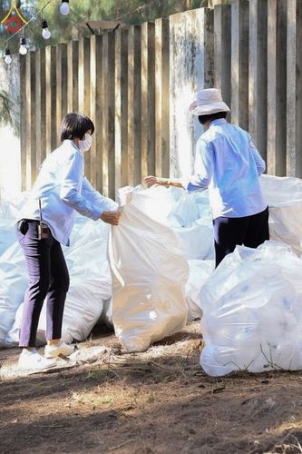 ภาพ No.112578:V.11 สามารถ การเตรียมงาน เก็บงาน การรับบุญของเจ้าหน้าที่หน่วยงานต่างๆ เพื่อโครงการธรรมยาตรา กตัญญูบูชา มหาปูชนียาจารย์ พระมงคลเทพมุนี (สด จนฺทสโร) พระผู้ปราบมาร อนุสรณ์สถาน 7 แห่ง ปีที่ 12 ระหว่างวันที่ 2 - 31 มกราคม พ.ศ.2567