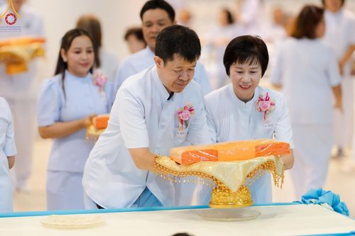 ภาพ No.160249:พิธีทอดผ้าป่าสมทบกฐินวัดพระธรรมกาย และสมทบกฐิน 30,000 วัดทั่วไทย ครั้งที่ 3 ณ สภาธรรมกายสากล วัดพระธรรมกาย วันพฤหัสบดีที่ 10 ตุลาคม พ.ศ. 2567