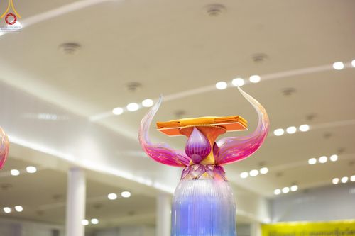 ภาพ No.150222:พิธีทอดผ้าป่าสมทบกฐินวัดพระธรรมกาย และสมทบกฐิน 30,000 วัดทั่วไทย ครั้งที่ 1 เนื่องในวันธรรมชัย 27 สิงหาคม พ.ศ.2567 ณ สภาธรรมกายสากล วัดพระธรรมกาย