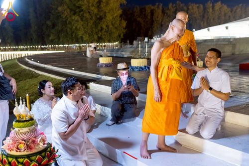 ภาพ No.266423:วันพุธที่ 5 พฤศจิกายน พ.ศ. 2568 (วันพระ ขึ้น 15 ค่ำ เดือน 12) พิธีลอยกระทงธรรม  ณ สระมหาเศรษฐีทะเลบุญ มหาวิหารพระมงคลเทพมุนี วัดพระธรรมกาย จ.ปทุมธานี