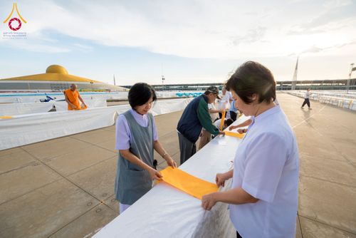 ภาพ No.217862:วันที่ 10-14 เมษายน พ.ศ. 2568 เจ้าหน้าที่อาสาสมัคร เตรียมงานวันคุ้มครองโลก ชุดที่ 2 วัดพระธรรมกาย จ.ปทุมธานี