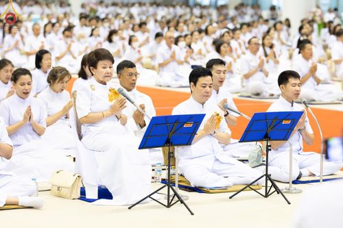 ภาพ No.177702:พิธีตักบาตรและพิธีบูชาข้าวพระ ในวันอาทิตย์ต้นเดือนที่ 1 ธันวาคม พ.ศ. 2567 ณ สภาธรรมกายสากล วัดพระธรรมกาย