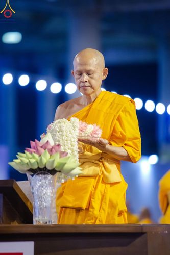 ภาพ No.154938:พิธีจุดประทีป, พิธีฉลองชัยสวดมนต์บทธัมมจักกัปปวัตนสูตร ณ มหารัตนวิหารคด วัดพระธรรมกาย วันอังคารที่ 17 กันยายน พ.ศ. 2567