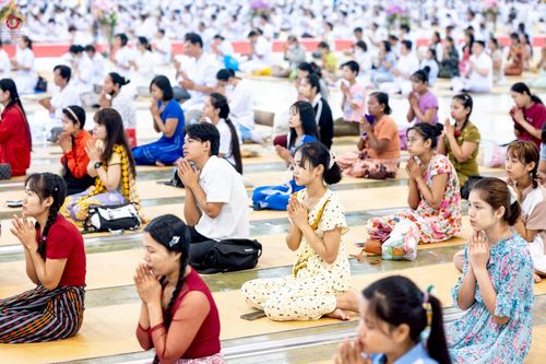 ภาพ No.227996:วันอาทิตย์ที่ 1 มิถุนายน พ.ศ. 2568 พิธีตักบาตร , พิธีบูชาข้าวพระ ณ วัดพระธรรมกาย จ.ปทุมธานี