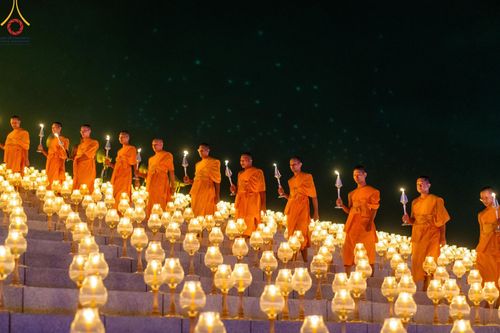 ภาพ No.160708:พิธีจุดประทีป 20,000 ดวง บูชาพระมหาธรรมกายเจดีย์ และบูชาพระมงคลเทพมุนี (สด จนฺทสโร) พระผู้ปราบมาร ณ ลานธรรม พระมหาธรรมกายเจดีย์ วัดพระธรรมกาย จ.ปทุมธานี วันที่ 10 ตุลาคม พ.ศ. 2567