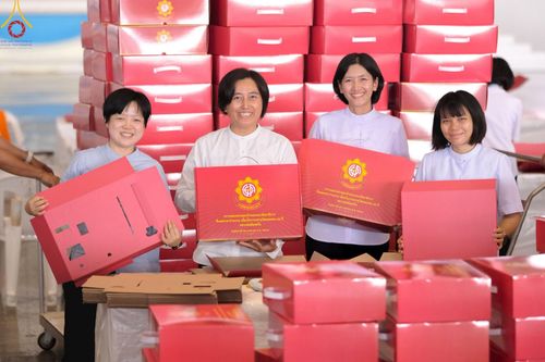 ภาพ No.211000:วันที่ 15 มีนาคม พ.ศ. 2568  บุญบรรจุกล่องไทยธรรม เพื่อถวายแด่พระสังฆาธิการ 40,000 กว่าวัดทั่วไทย ในวันคุ้มครองโลก 22 เมษายน พ.ศ. 2568