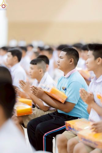 ภาพ No.246043:วันเสาร์ที่ 13 กันยายน พ.ศ. 2568 พิธีมอบผ้าไตรประธานกฐินสัมฤทธิ์เด็กดี V-Star ณ สภาธรรมกายสากล วัดพระธรรมกาย