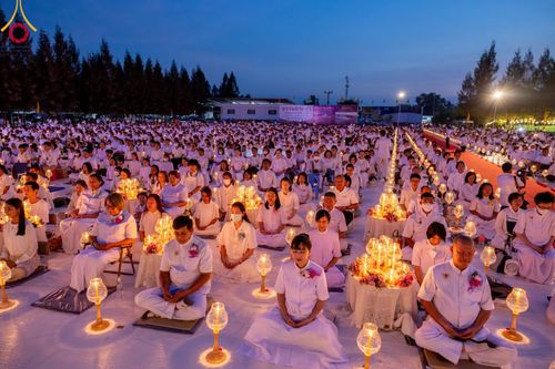 ภาพ No.109700:พิธีจุดประทีปถวายเป็นพุทธบูชา และบูชาธรรมมหาปูชนียาจารย์ วันที่ 10 มกราคม พ.ศ. 2567 ณ อนุสรณ์สถานคลองบางนางแท่น อ.สามพราน จ.นครปฐม