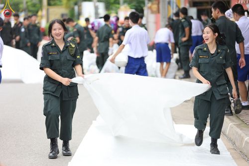 ภาพ No.146367:ตักบาตรพระ 1,384 รูป ทำบุญเมืองฝางครบรอบ 1,383 ปี ถวายเป็นพระราชกุศลแด่พระบาทสมเด็จพระเจ้าอยู่หัว เนื่องในโอกาสพระราชพิธีมหามงคล เฉลิมพระชนมพรรษา 6 รอบ 72 พรรษา วันเสาร์ที่ 27 กรกฎาคม พ.ศ.2567  ณ ถนนหน้าที่ว่าการอำเภอฝาง จ.เชียงใหม่