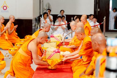 ภาพ No.223866:วันอาทิตย์ที่ 11 พฤษภาคม พ.ศ. 2568 พิธีอุปสมบทสามเณรเปรียญธรรมอุปสมบทอุทิศชีวิต 9 รูป อุบาสก 1 ท่าน ณ อุโบสถพระไตรปิฏกวัดพระธรรมกาย