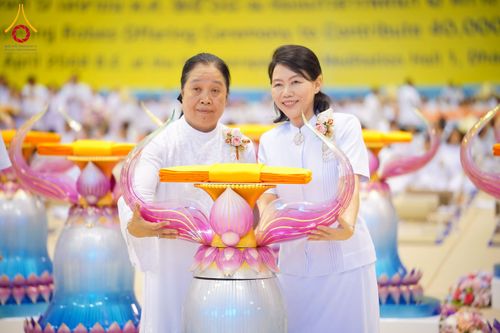 ภาพ No.215515:วันอาทิตย์ต้นเดือนที่ 6 เมษายน พ.ศ. 2568 ขบวนอัญเชิญผ้าป่าสมทบ มหาสังฆทาน 40,000 กว่าวัดทั่วประเทศ ณ สภาธรรมกายสากล วัดพระธรรมกาย