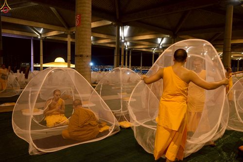 ภาพ No.225182:วันที่ 20 - 27 เมษายน พ.ศ. 2568 "ภาพแห่งความปลื้มที่ไม่มีวันจบ" คณะสงฆ์สามเณร เจ้าหน้าที่ และสาธุชน ร่วมแรงร่วมใจกันเตรียมงานและเก็บงาน เพื่อวันคุ้มครองโลก พิธีถวายมหาสังฆทานคณะสงฆ์ 40,000 กว่าวัดทั่วประเทศ