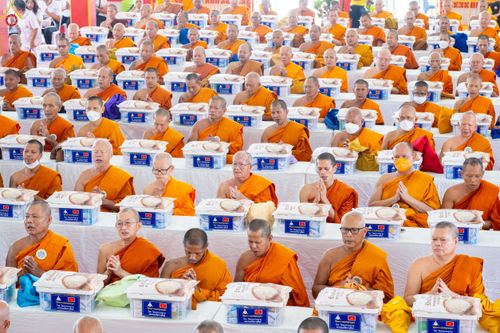 ภาพ No.234507:วันพฤหัสบดีที่ 24 กรกฎาคม พ.ศ. 2568 พิธีถวายสังฆทานแก่คณะสงฆ์ 323 วัด , พิธีมอบกองทุนหนุนแรงใจช่วยครูใต้ , พิธีทำบุญส่วนกุศลแด่ผู้วายชนม์ ในเหตุการณ์ความไม่สงบ 4 จังหวัด ชายแดนภาคใต้ (ปัตตานี , ยะลา , นราธิวาส , สงขลา) ปีที่ 21 ครั้งที่ 179 ณ วัดเวฬุวัน 