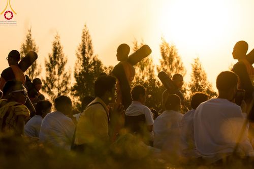 ภาพ No.107987:พิธีต้อนรับพระธรรมยาตรา ในโครงการธรรมยาตรากตัญญูบูชา มหาปูชนียาจารย์ พระมงคลเทพมุนี(สด จนฺทสโร) พระผู้ปราบมาร อนุสรณ์สถาน 7 แห่ง ปีที่ 12 วันที่ 7 มกราคม พ.ศ. 2567 ณ อนุสรณ์สถานคลองบางนางแท่น  อ.สามพราน จ.นครปฐม