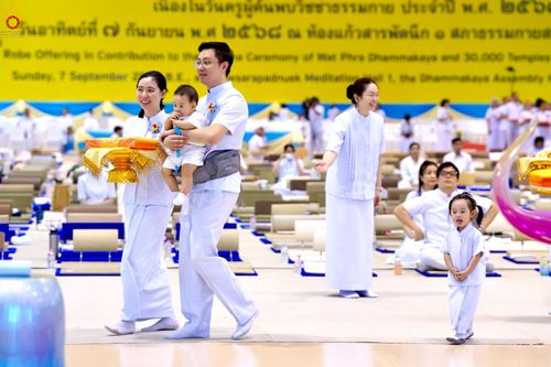 ภาพ No.244053:วันอาทิตย์ที่ 7 กันยายน พ.ศ. 2568 พิธีทอดผ้าป่าสมทบกฐินวัดพระธรรมกาย และสมทบกฐิน 30,000 วัดทั่วไทย ครั้งที่ 2 ณ ห้องแก้วสารพัดนึก 1 วัดพระธรรมกาย