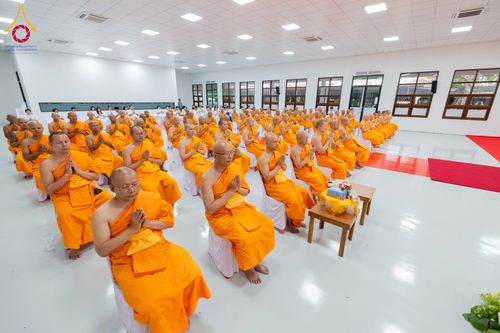 ภาพ No.294225:วันอาทิตย์ที่ 14 ธันวาคม พ.ศ.2568 พิธีเจริญพระพุทธมนต์สมโภชดวงแก้วลูกนิมิตเอก และดวงแก้วนิมิตปฏิบัติธรรม อัญเชิญประดิษฐาน  ณ วัดพระธรรมกายในประเทศสหรัฐอเมริกาและประเทศเยอรมนี 7 แห่ง ณ อาคารปลูกศรัทธา 2 วัดพระธรรมกาย