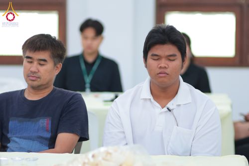 ภาพ No.327440:วันศุกร์ที่ 1 พฤษภาคม พ.ศ. 2569 รวมใจพสกนิกรชาวอำเภอคลองหลวง ประดิษฐ์ดอกไม้จันทน์ เพื่อใช้ในพิธีถวายดอกไม้จันทน์ในงานพระราชพิธีถวายพระเพลิงพระบรมศพ สมเด็จพระนางเจ้าสิริกิติ์ พระบรมราชินีนาถ พระบรมราชชนนีพันปีหลวง ณ วัดพระธรรมกาย