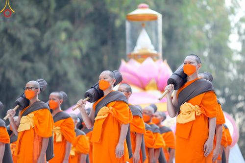 ภาพ No.106252:พระธรรมยาตราร่วมปฏิบัติธรรม และถ่ายภาพหมู่ประวัติศาสตร์ ในโครงการธรรมยาตรากตัญญูบูชา มหาปูชนียาจารย์ พระมงคลเทพมุนี(สด จนฺทสโร) พระผู้ปราบมาร  อนุสรณ์สถาน 7 แห่ง ปีที่ 12  วันที่ 4 มกราคม พ.ศ. 2567  ณ อนุสรณ์สถานมหาวิหารพระมงคลเทพมุนี จ.สุพรรณบุรี