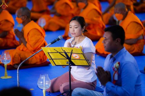 ภาพ No.78192:พิธีจุดประทีปและเวียนประทักษิณถวายเป็นพุทธบูชา ในโครงการบรรพชาสามเณรหมู่ ณ ลุมพินีวัน ประเทศเนปาล  วันที่ 16 มีนาคม พ.ศ. 2566