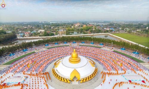 ภาพ No.302656:วันที่ 24 มกราคม พ.ศ. 2569 พิธีตักบาตรพระธรรมยาตรา(ภาพชุดที่ 2) ณ อนุสรณ์สถานลำดับที่ 5 สถานที่เผยแผ่วิชชาธรรมกายครั้งแรก อนุสรณ์สถานบางปลา วัดบางปลา อำเภอบางเลน จังหวัดนครปฐม ในโครงการธรรมยาตรา กตัญญูบูชา มหาปูชนียาจารย์ พระมงคลเทพมุนี(สด จนฺทสโร) พระผู