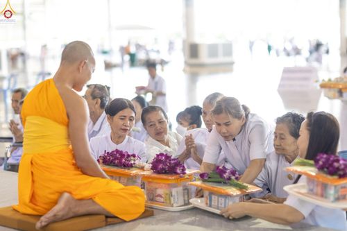 ภาพ No.240591:วันพุธที่ 27 สิงหาคม พ.ศ. 2568 พิธีตักบาตร ในวันธรรมชัย ณ วัดพระธรรมกาย จ.ปทุมธานี