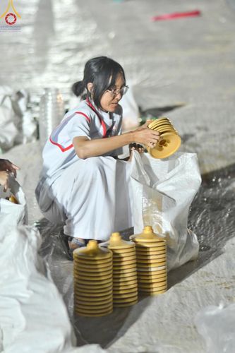 ภาพ No.130197:V.34 เพื่อธรรมเพื่อบางกล่ำ การรับบุญของเจ้าหน้าที่หน่วยงานต่างๆ  เพื่องานธรรมยาตราอัญเชิญพระบรมสารีริกธาตุ ประดิษฐาน ณ มหารัตนเจดีย์สิริปทุมสวรรค์ (เจดีย์อริยพุทธะ 5 พระองค์) ณ ศูนย์ปฏิบัติธรรมภาคใต้ อ.บางกล่ำ จ.สงขลา ระหว่างวันที่ 9-10 มีนาคม พ.ศ. 2567