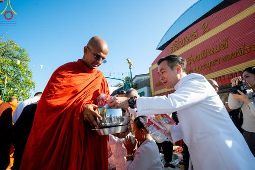 ภาพ No.311234:วันเสาร์ที่ 28 กุมภาพันธ์ พ.ศ. 2569 พิธีตักบาตรพระมหากุศล 11,250 รูป เฉลิมฉลอง 1,250 ปีศรีธรรมราชเจดีย์ สู่มรดกโลก ณ ถนนราชดำเนิน บริเวณหน้าวัดพระมหาธาตุวรมหาวิหาร อ.เมือง จ.นครศรีธรรมราช