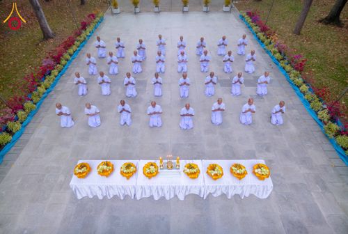 ภาพ No.298100:วันเสาร์ที่ 17 มกราคม พ.ศ. 2569 พิธีบรรพชาอุปสมบท โครงการอุปสมบทหมู่ บูชาธรรมครบ 117 ปี คุณยายอาจารย์มหารัตนอุบาสิกาจันทร์ ขนนกยูง  ณ อุโบสถพระไตรปิฎก วัดพระธรรมกาย