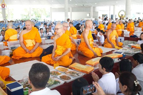ภาพ No.348267:วันที่ 10 กันยายน พ.ศ.2569 พิธีสวดพระพุทธมนต์ และถวายภัตตาหารเป็นสังฆทาน เนื่องในวันครบ 26 ปี วันคล้ายละสังขาร คุณยายอาจารย์มหารัตนอุบาสิกาจันทร์ ขนนกยูง ณ หอฉันคุณยายอาจารย์ฯ วัดพระธรรมกาย