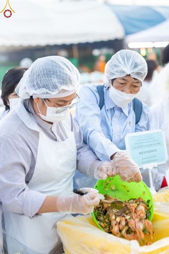 ภาพ No.71061:พิธีถวายภัตตาหารเป็นสังฆทาน แด่คณะพระธรรมยาตราฯ ในโครงการธรรมยาตราฯ ปีที่ 11 ณ อนุสรณ์สถานคลองบางนางแท่น อ.สามพราน จ.นครปฐม วันที่ 13 มกราคม พ.ศ. 2566