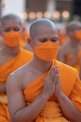 ภาพ No.73454:พิธีจุดประทีปถวายเป็นพุทธบูชา และบูชาธรรมมหาปูชนียาจารย์ ในโครงการธรรมยาตรากตัญญูบูชา มหาปูชนียาจารย์ พระมงคลเทพมุนี(สด จนฺทสโร) พระผู้ปราบมาร ปีที่ 11 ณ อนุสรณ์สถานลำดับที่ 4 สถานที่เกิดด้วยกายธรรม วัดโบสถ์ (บน) บางคูเวียง อ.บางกรวย จ.นนทบุรี วันที่ 21 