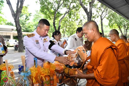 ภาพ No.344286:วันที่ 12 สิงหาคม พ.ศ. 2569  พสกนิกรชาวอำเภอคลองหลวง พร้อมใจร่วมพิธีสวดพระพุทธมนต์และทำบุญตักบาตรถวายพระราชกุศล เนื่องในวันคล้ายวันพระราชสมภพ สมเด็จพระบรมราชชนนีพันปีหลวง และวันแม่แห่งชาติ 12 สิงหาคม 2569