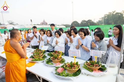 ภาพ No.294813:วันที่ 15 มกราคม พ.ศ. 2569 พิธีถวายภัตตาหารเป็นสังฆทาน แด่พระธรรมยาตรา ณ วัดโบสถ์บน ต.บางคูเวียง จ.นนทบุรี อนุสรณ์สถานลำดับที่ 4 สถานที่เกิดด้วยกายธรรม ในโครงการธรรมยาตรา กตัญญูบูชา มหาปูชนียาจารย์ พระมงคลเทพมุนี(สด จนฺทสโร) พระผู้ปราบมาร อนุสรณ์สถาน 7 แ