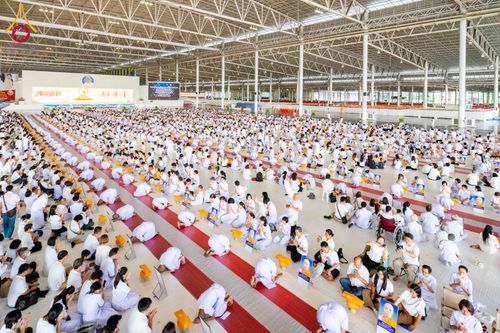 ภาพ No.319436:วันเสาร์ที่ 4 เมษายน พ.ศ.2569 พิธีขอขมา มอบผ้าไตร และถวายบาตรแด่นาคธรรมทายาท ในโครงการบรรพชาสามเณรฟื้นฟูพระพุทธศาสนาทั่วไทย โครงการหน่อแก้วเปรียญธรรม รุ่นที่ 14 โครงการสามเณรยุวธรรมทายาท รุ่นที่ 34 โครงการสามเณรมัชฌิมธรรมทายาท รุ่นที่ 30 ณ สภาธรรมกายสากล