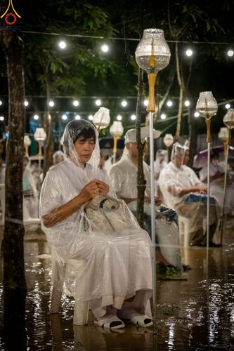 ภาพ No.89307:พิธีประดิษฐานรูปหล่อทองคำ  คุณยายอาจารย์มหารัตนอุบาสิกาจันทร์ ขนนกยูง ภายในมหาวิหารคุณยายอาจารย์ฯ เนื่องในวันครูผู้ค้นพบวิชชาธรรมกาย วันศุกร์ที่ 29 กันยายน พ.ศ. 2566 ณ วัดพระธรรมกาย จ.ปทุมธานี