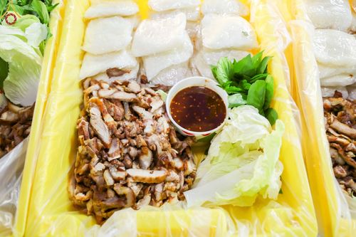 ภาพ No.74065:พิธีถวายภัตตาหารเป็นสังฆทาน แด่คณะพระธรรมยาตราฯ ในโครงการธรรมยาตรากตัญญูบูชา มหาปูชนียาจารย์ พระมงคลเทพมุนี(สด จนฺทสโร) พระผู้ปราบมาร อนุสรณ์สถาน 7 แห่ง ปีที่ 11 วันที่ 24 มกราคม พ.ศ. 2566